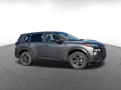 Used 2025 Nissan Rogue SV image 2