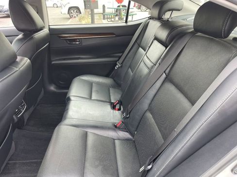 Used 2013 Lexus ES 350 w/ Luxury Pkg FWD image 18
