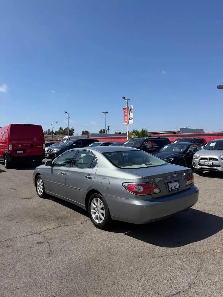 Used 2002 Lexus ES 330 w/ Premium Pkg FWD image 4