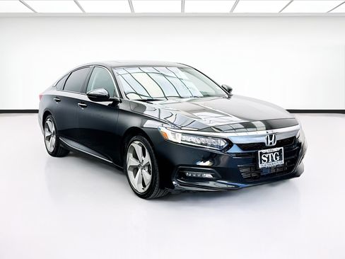 Used 2018 Honda Accord Touring image 3