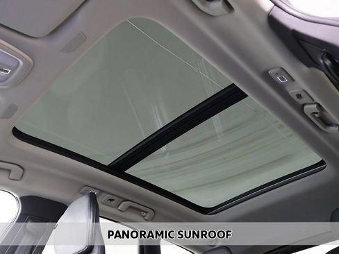 Used 2023 Volvo XC60 B5 Plus AWD/4WD image 4