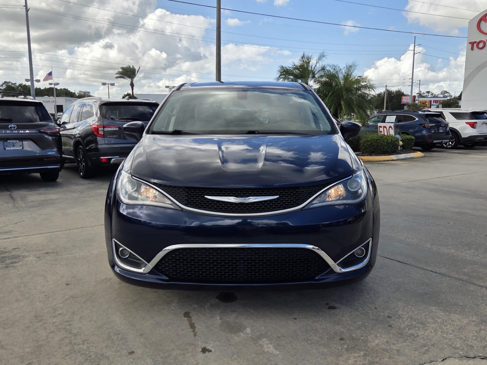 Used 2017 Chrysler Pacifica Touring Plus FWD image 2
