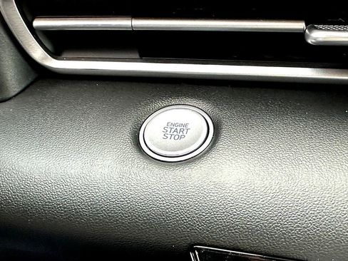 Used 2025 Hyundai Elantra Blue image 19