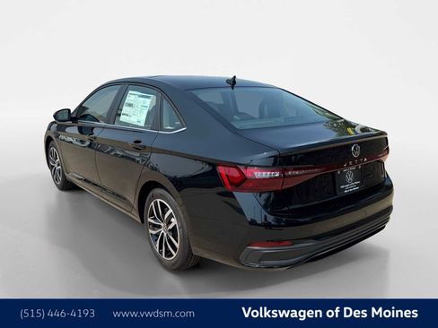 New 2025 Volkswagen Jetta SE image 4