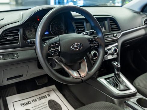 Used 2019 Hyundai Elantra SE w/ Winter Weather Package image 11