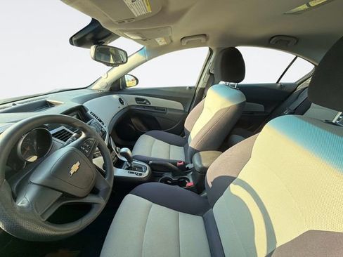 Used 2013 Chevrolet Cruze LS FWD image 10