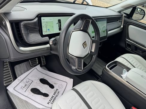 Used 2023 Rivian R1S Adventure AWD/4WD image 18