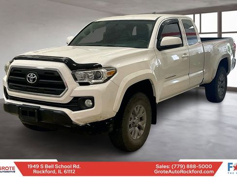 Used 2017 Toyota Tacoma SR image 1