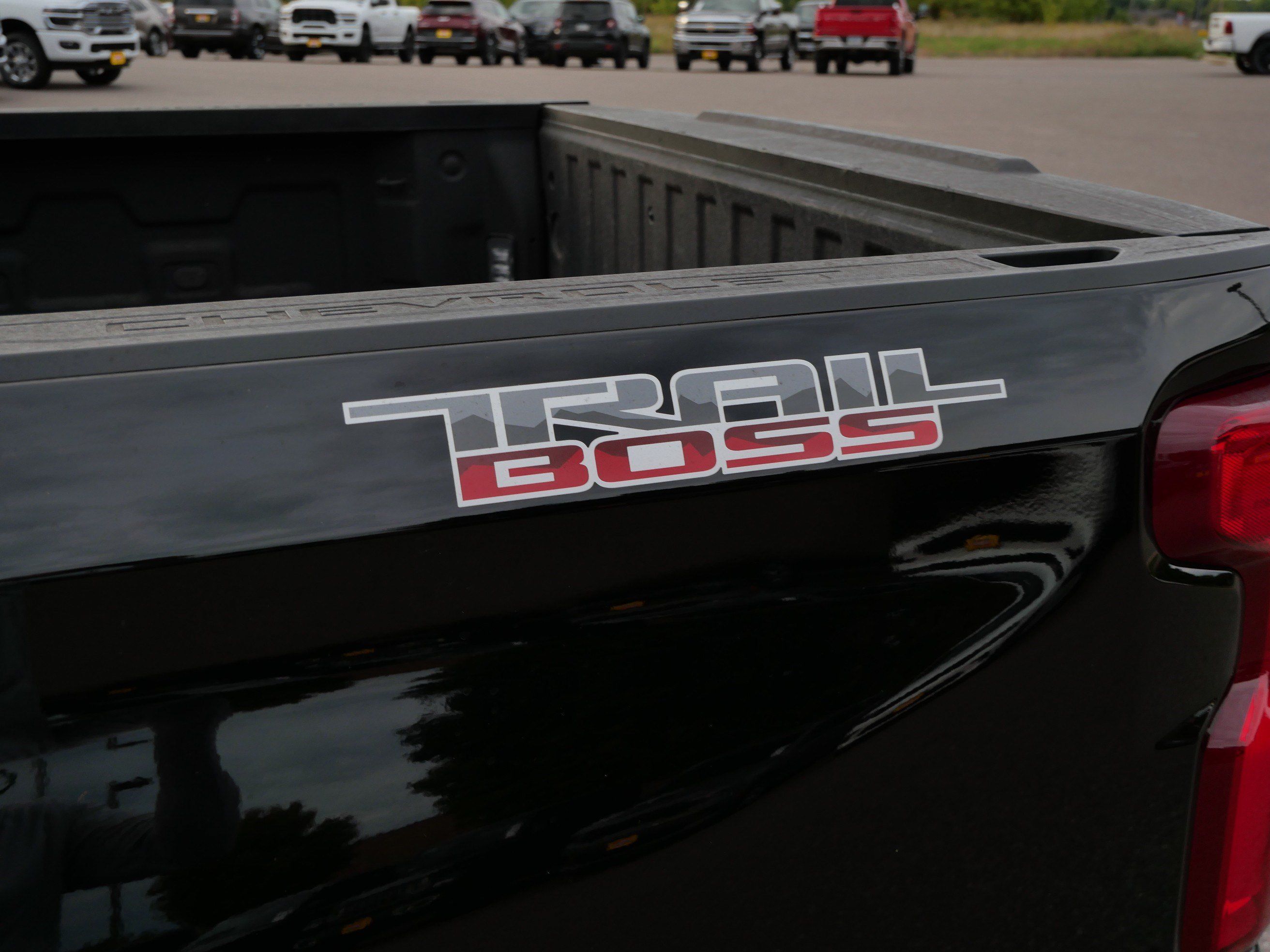 Used 2021 Chevrolet Silverado 1500 LT Trail Boss w/ Bed Protection Package AWD/4WD image 18