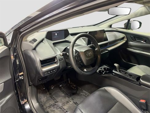 Used 2023 Toyota Prius XLE image 9