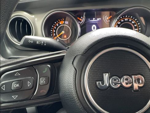 Used 2022 Jeep Wrangler Sport AWD/4WD image 39