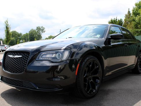 Used 2018 Chrysler 300 Touring w/ Sport Appearance Package image 3
