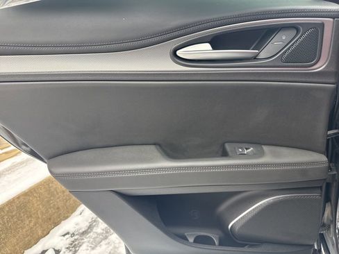 Used 2023 Alfa Romeo Stelvio Veloce image 42