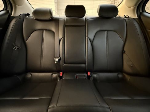 Used 2025 Genesis G70 2.5T image 40