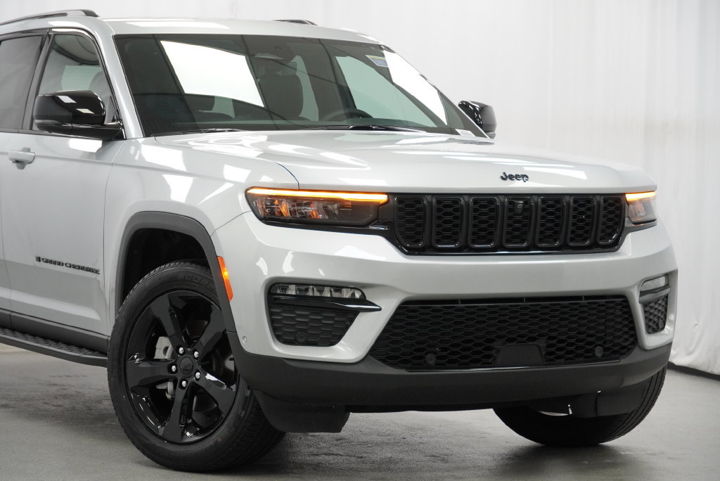 Certified 2025 Jeep Grand Cherokee Limited w/ Luxury Tech Group II AWD/4WD image 6