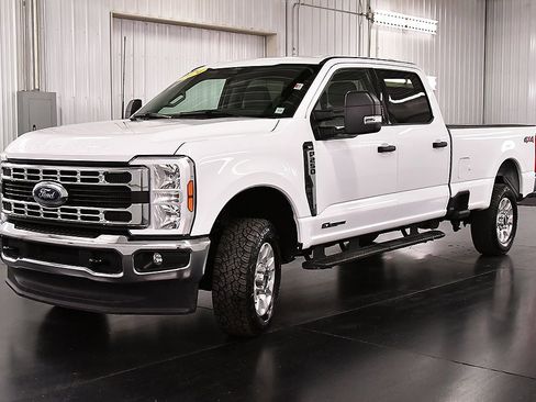 Used 2024 Ford F250 XLT image 3