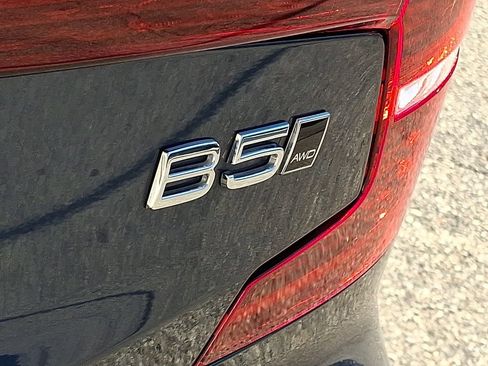 Used 2024 Volvo S60 B5 Plus AWD/4WD image 32