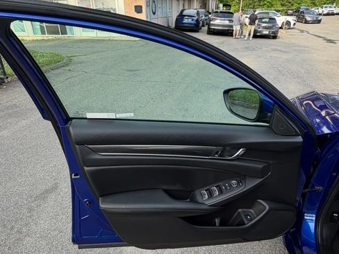 Used 2019 Honda Accord Sport image 9