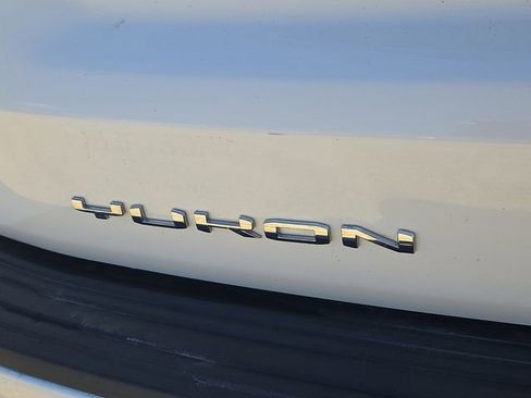 Used 2021 GMC Yukon SLE AWD/4WD image 30