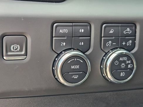 Used 2024 GMC Sierra 1500 AT4 w/ AT4 Premium Package AWD/4WD image 18