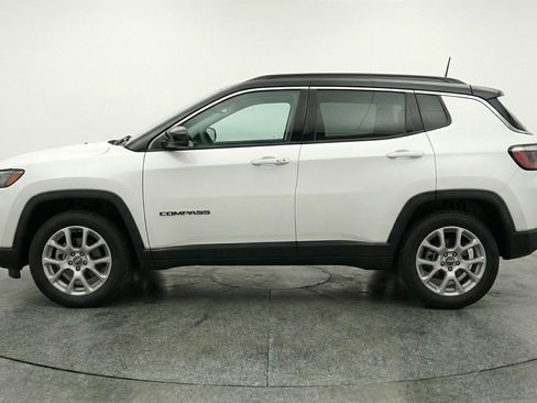 Used 2025 Jeep Compass Limited AWD/4WD image 5