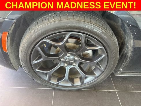 Used 2019 Chrysler 300 Touring w/ Sport Appearance Package image 7
