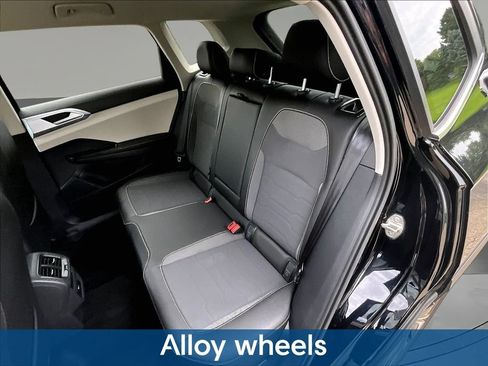 Used 2025 Volkswagen Taos SE AWD/4WD image 26