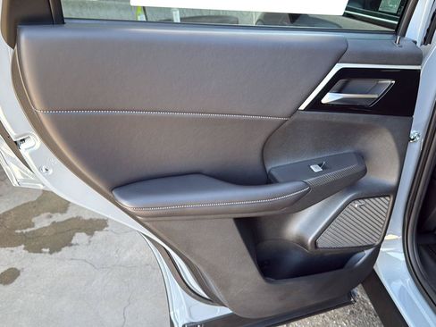 New 2026 Mitsubishi Outlander AWD image 32