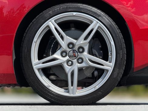 Used 2022 Chevrolet Corvette Stingray w/ Body-Color Dual Roof Package image 20