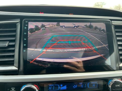 Used 2017 Toyota Highlander XLE image 13