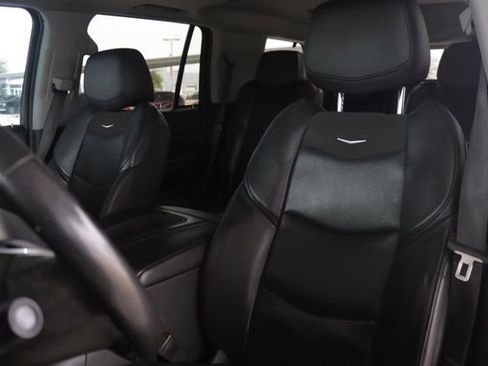 Used 2020 Cadillac Escalade Luxury image 9