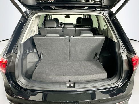 Used 2024 Volkswagen Tiguan SE image 27