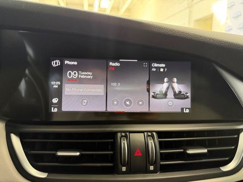 Used 2020 Alfa Romeo Giulia AWD w/ Quick Order Package 22J Sport image 37