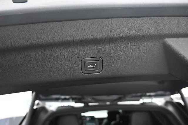 Used 2025 GMC Yukon AT4 Ultimate w/ LPO, Floor Liner Package AWD/4WD image 26