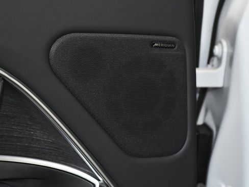 Used 2025 Land Rover Range Rover SE image 13