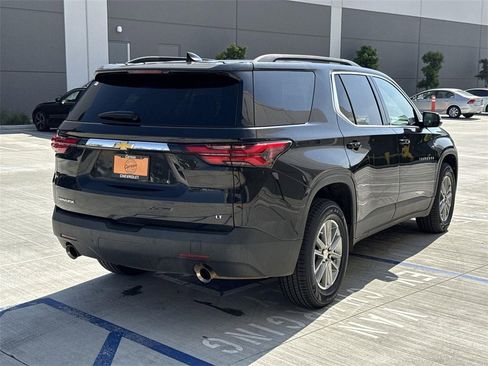 Used 2023 Chevrolet Traverse LT image 3