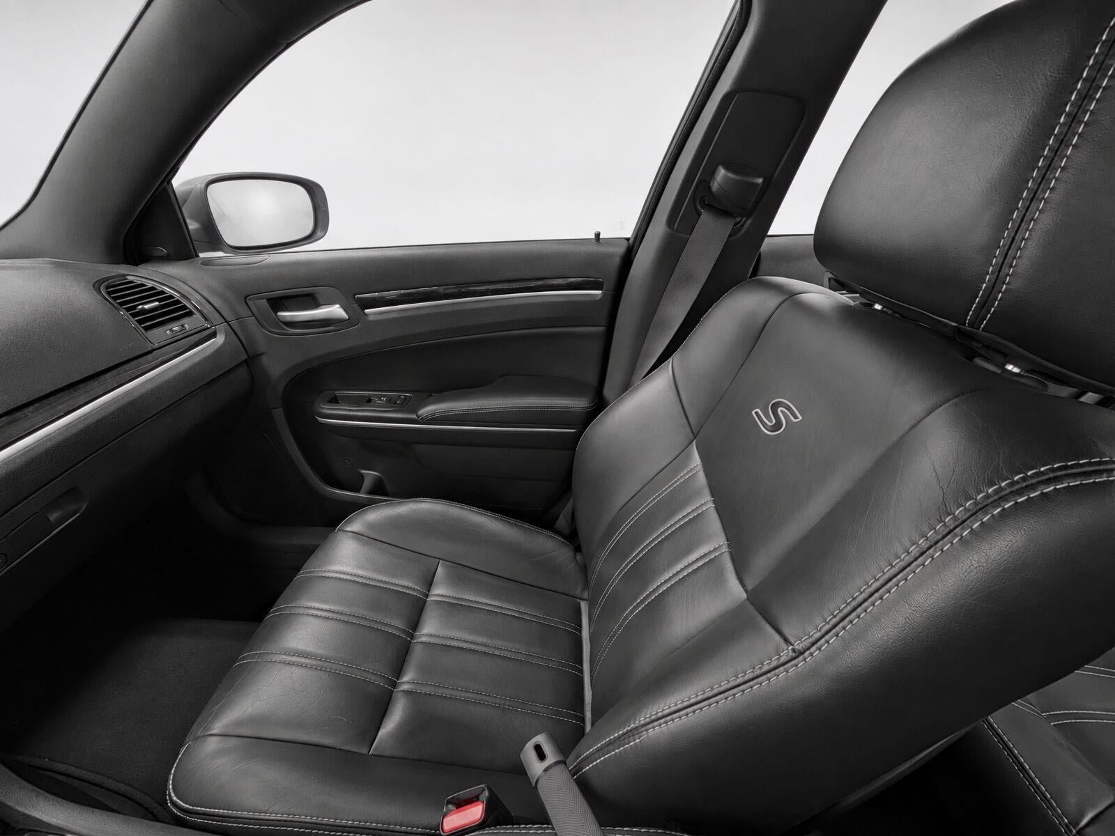 Used 2019 Chrysler 300 S RWD image 16
