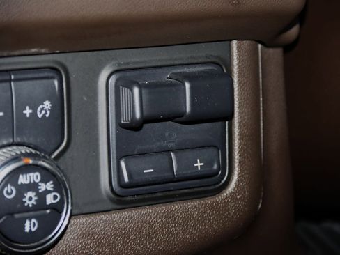 Used 2023 GMC Yukon XL SLT w/ SLT Premium Package AWD/4WD image 21