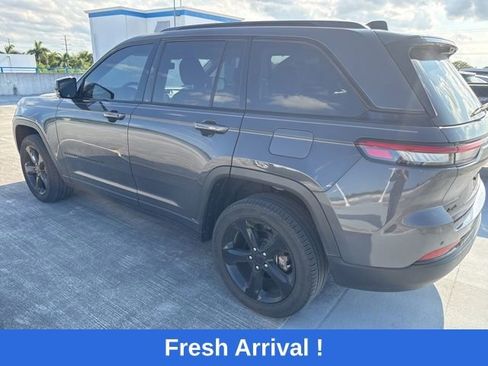 Used 2023 Jeep Grand Cherokee Limited w/ Luxury Tech Group II AWD/4WD image 34