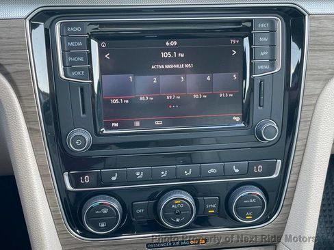 Used 2018 Volkswagen Passat 2.0T SE FWD image 19