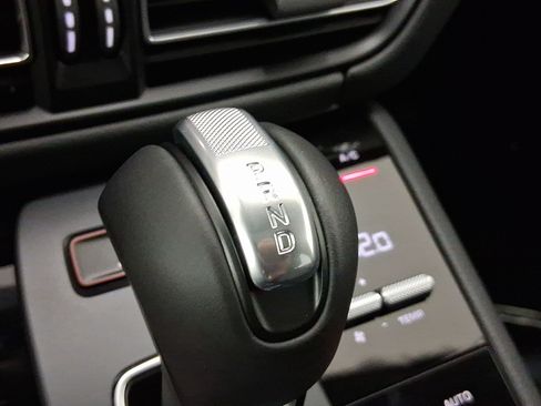 Used 2026 Porsche Macan AWD/4WD image 25