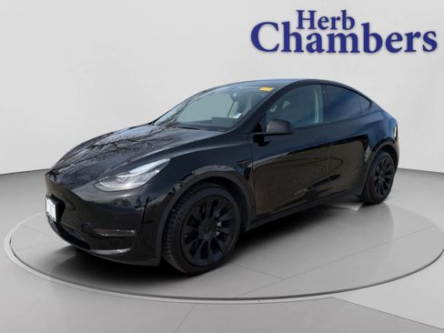 Used 2022 Tesla Model Y Long Range image 8