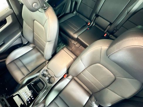 Used 2025 Porsche Cayenne image 19