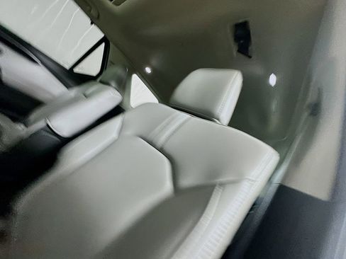 Used 2025 Honda Pilot Touring image 3