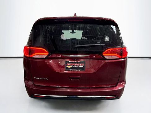 Used 2019 Chrysler Pacifica Touring Plus w/ Tire & Wheel Group FWD image 7