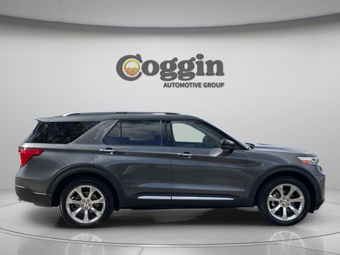 Used 2020 Ford Explorer Platinum w/ Premium Technology Package image 13