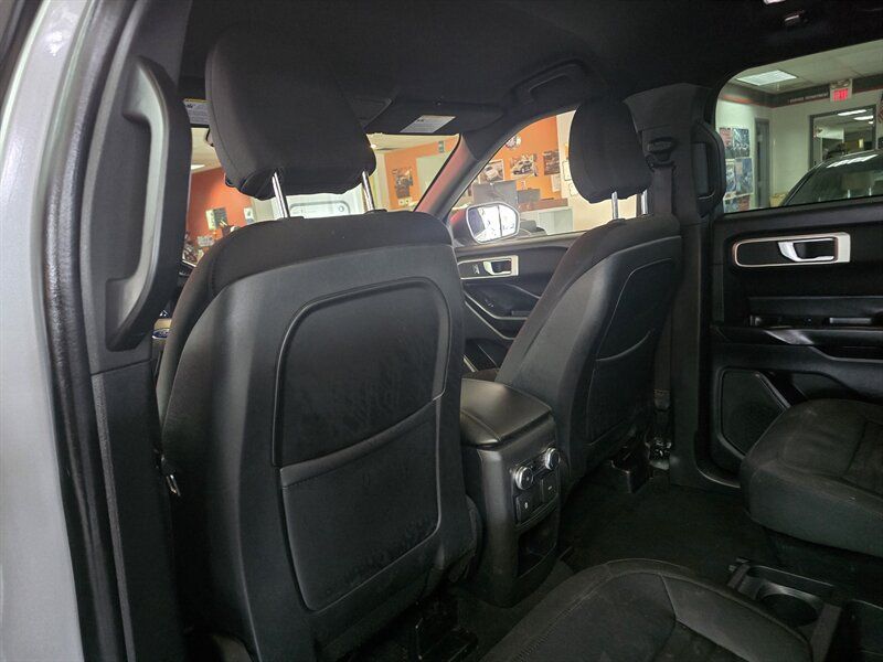 Used 2020 Ford Explorer XLT AWD/4WD image 11