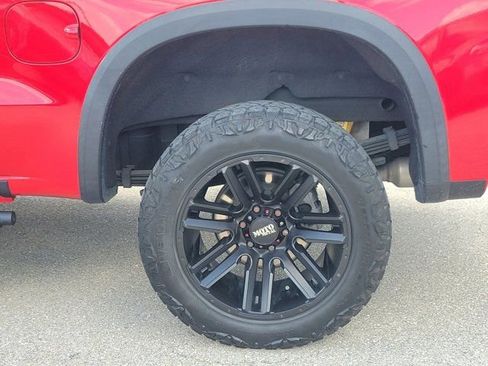 Used 2023 Chevrolet Silverado 1500 ZR2 w/ Technology Package image 9