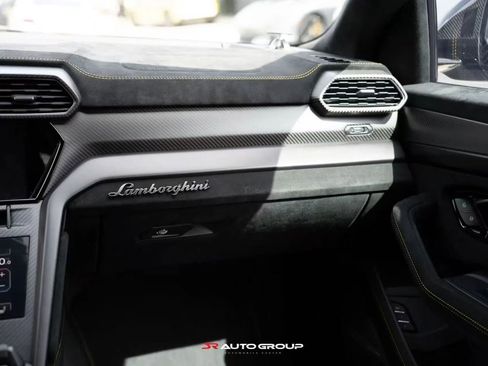 Used 2023 Lamborghini Urus Performante AWD/4WD image 35