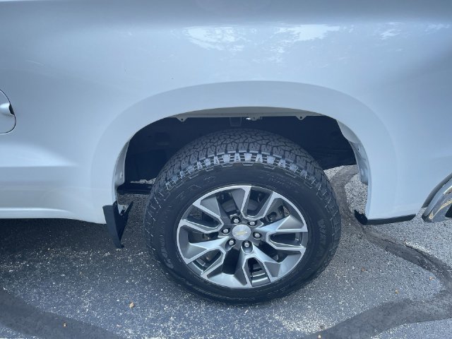 Used 2024 Chevrolet Silverado 1500 LT AWD/4WD image 32